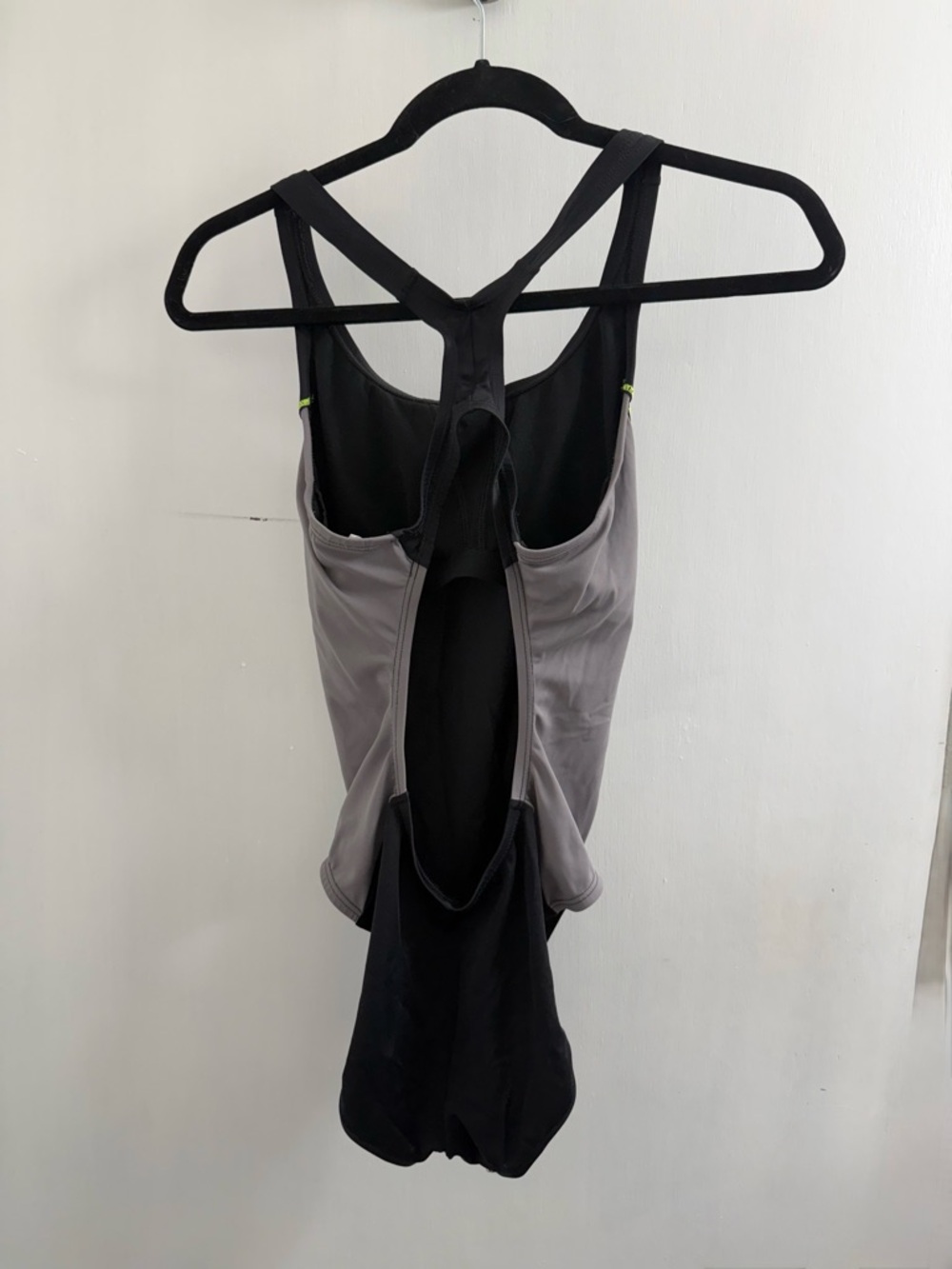 Nike Color Surge Powerback One
Piece Swimsuit size medium black/gray - Picture 3 of 5